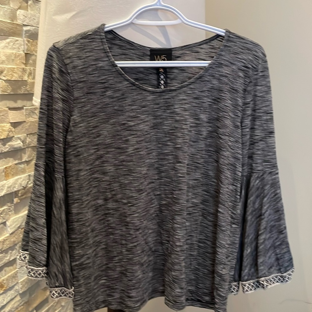 W5 Flounce sleeve top